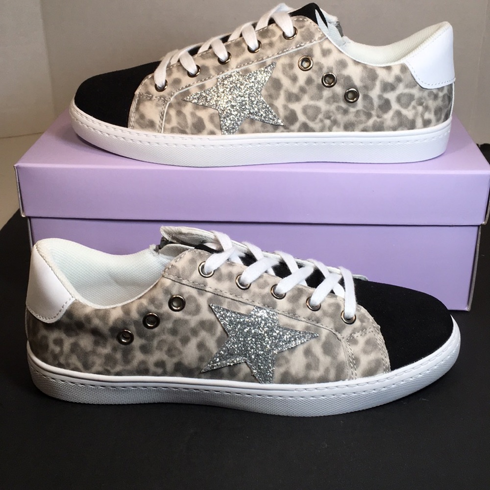 NWT Hoo K-Mia Star Lace Up Sneakers 7